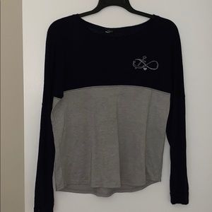 navy blue and gray long sleeve t-shirt